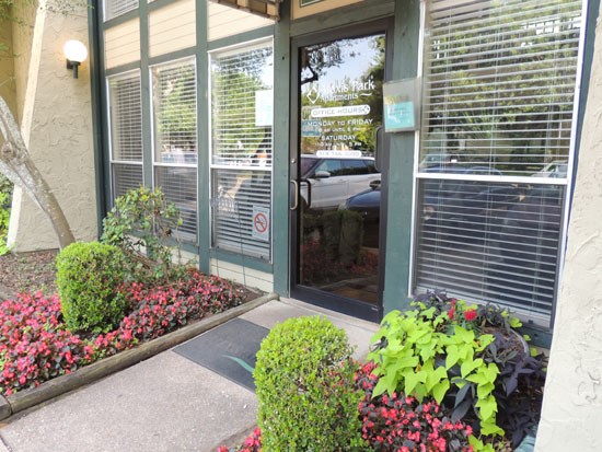 alexis park apartments front entry